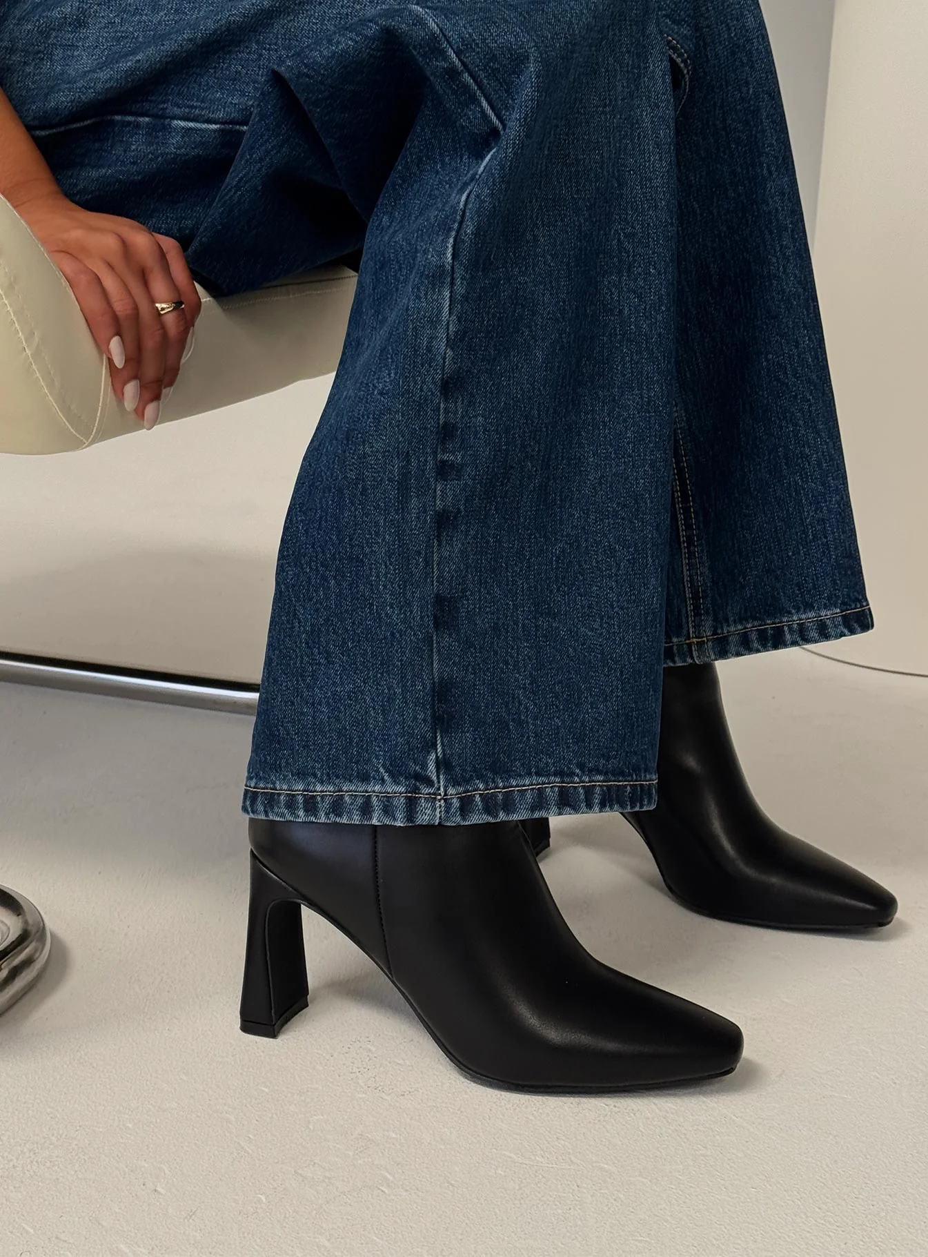 Sawyer Ankle Boots Black - Image 6