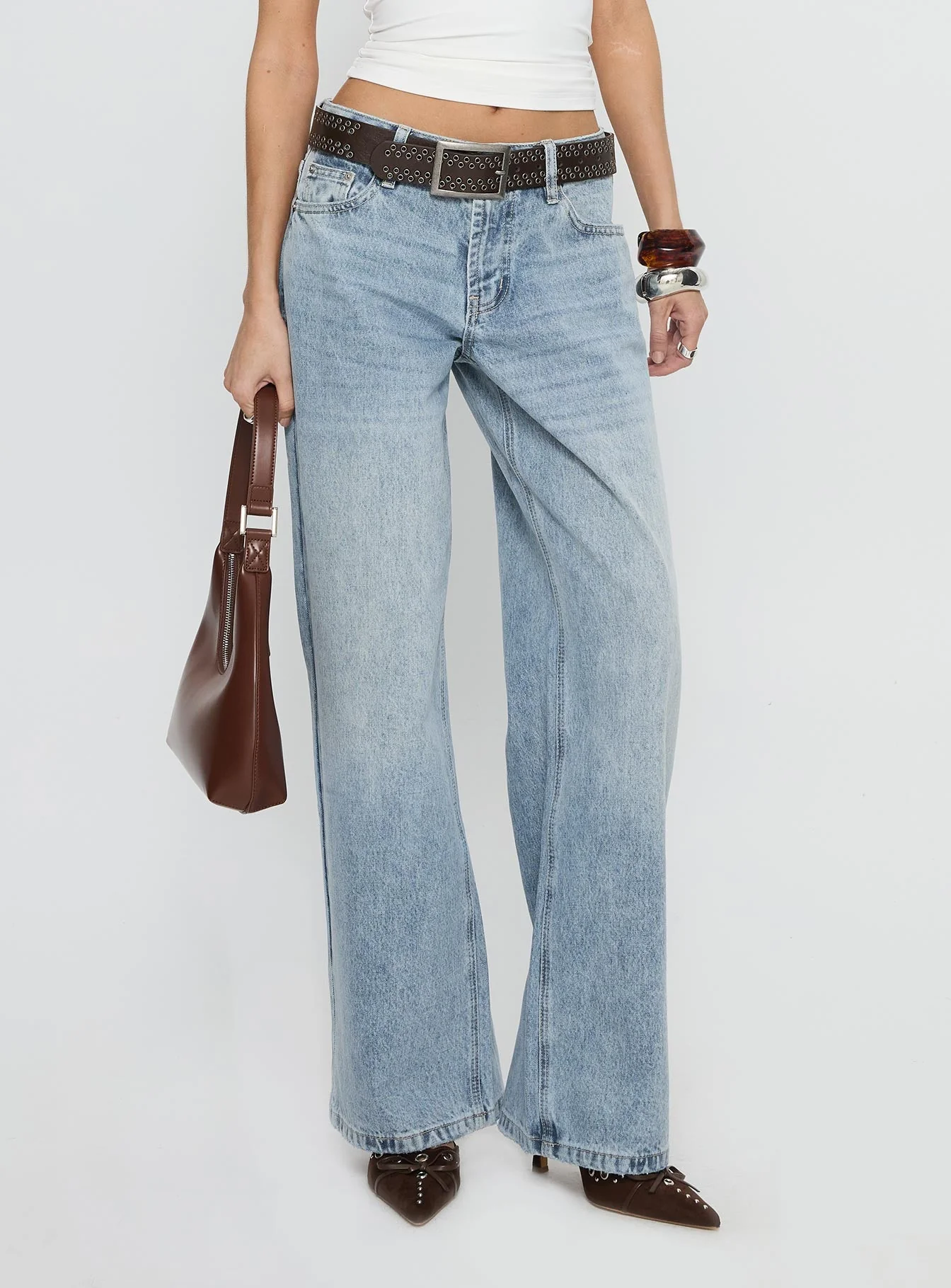 Serenitia Mid Rise Relaxed Jeans Light Wash Petite - Image 2