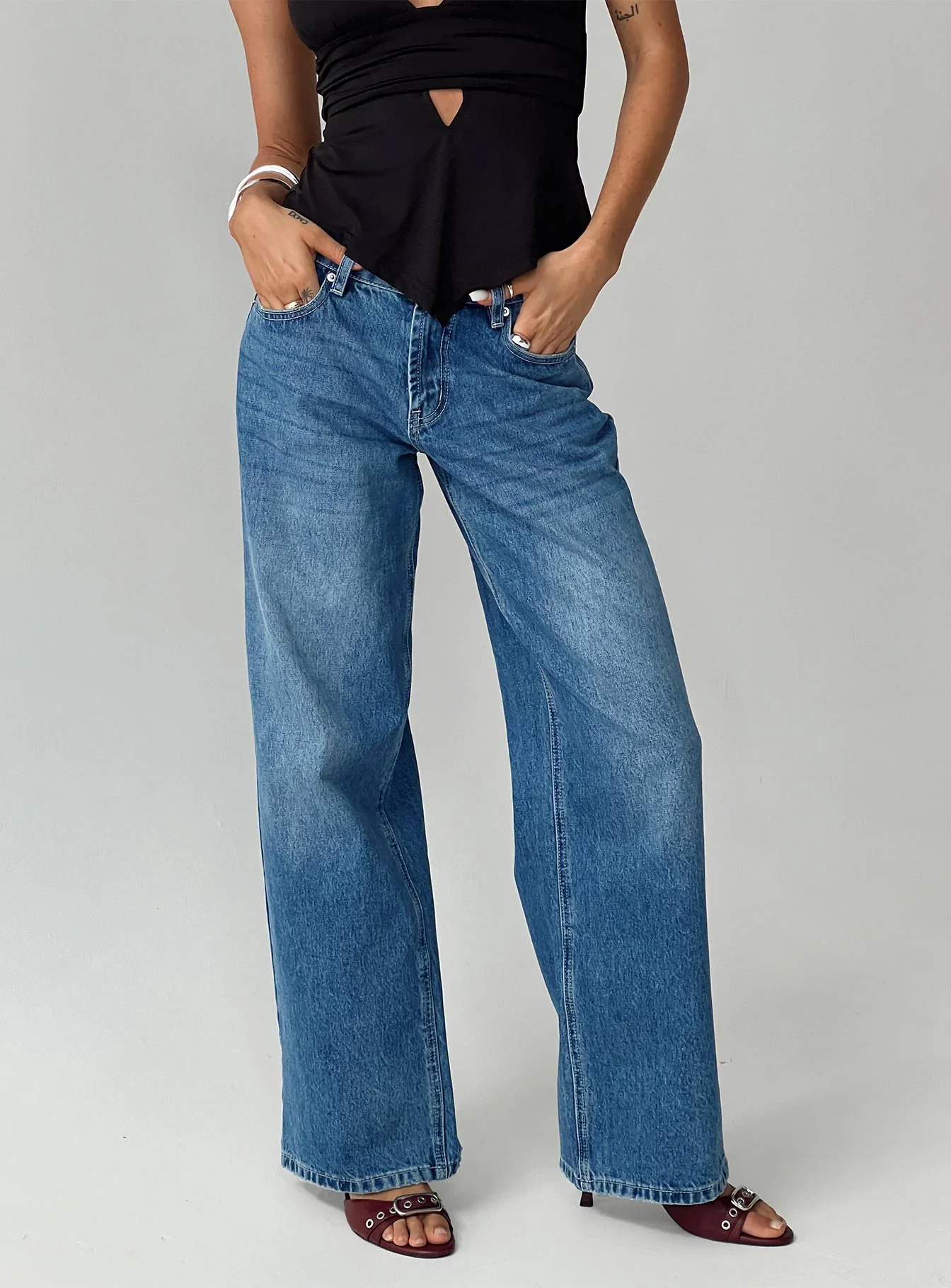 Serenitia Mid Rise Relaxed Jeans Mid Blue Wash - Image 7