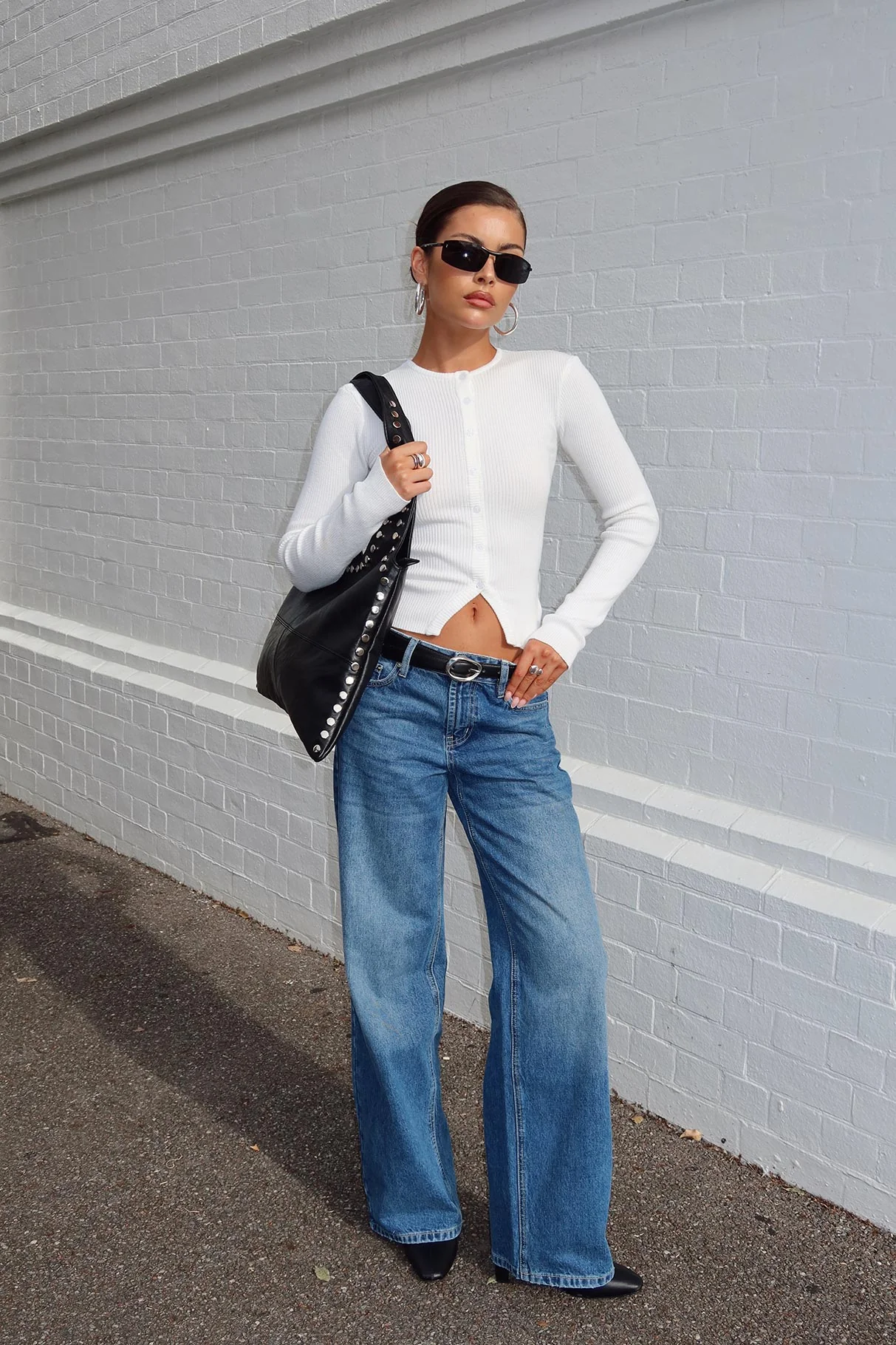 Serenitia Mid Rise Relaxed Jeans Mid Blue Wash - Image 8