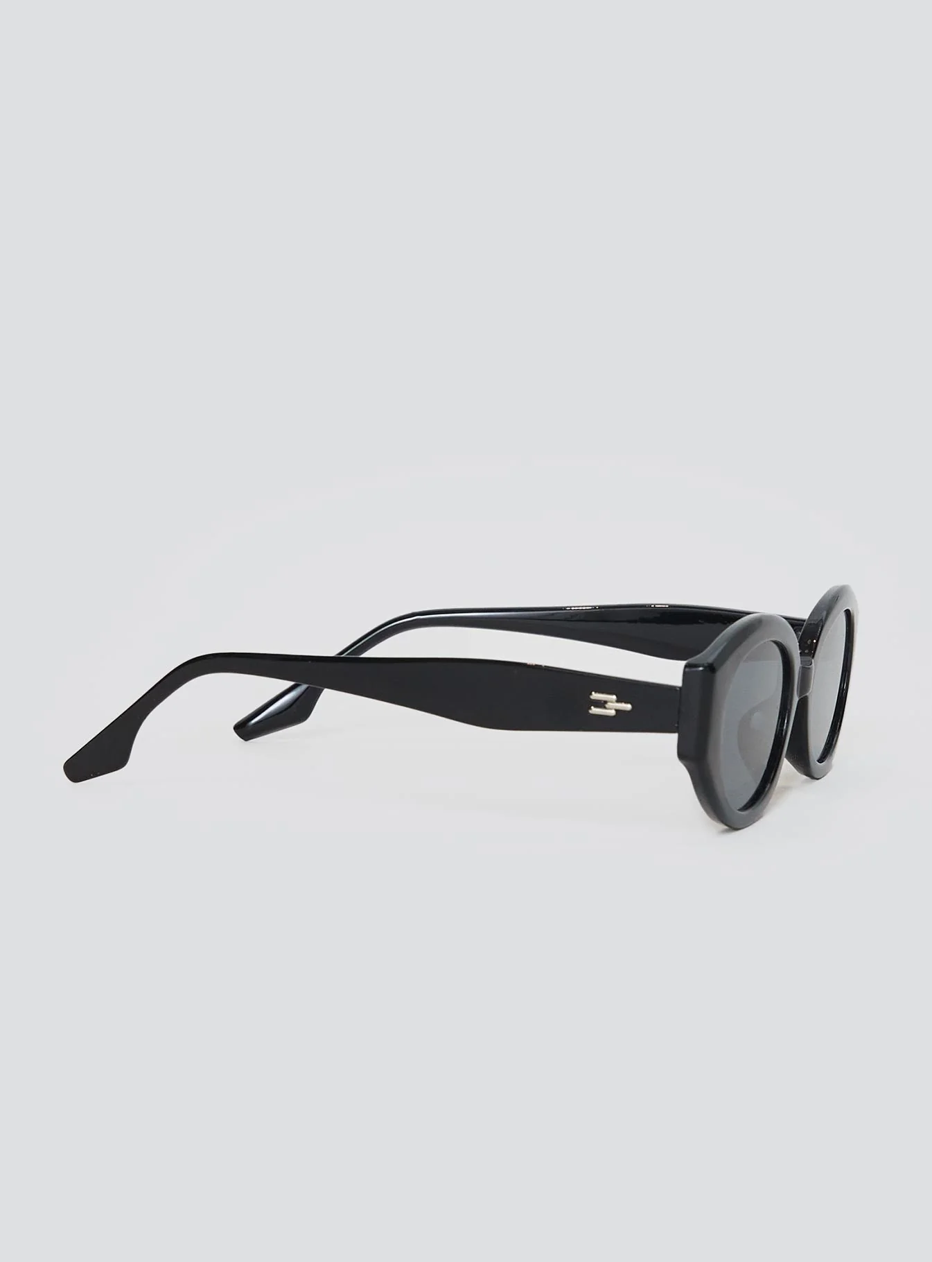 Slide Away Sunglasses Black - Image 3