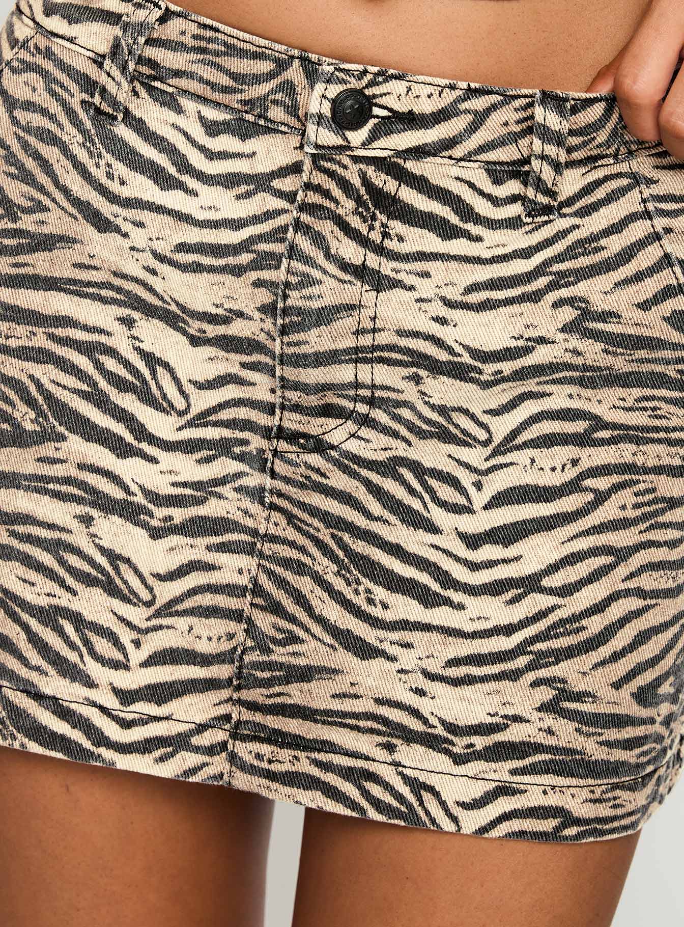 So Confident Mini Skirt Tiger - Image 6