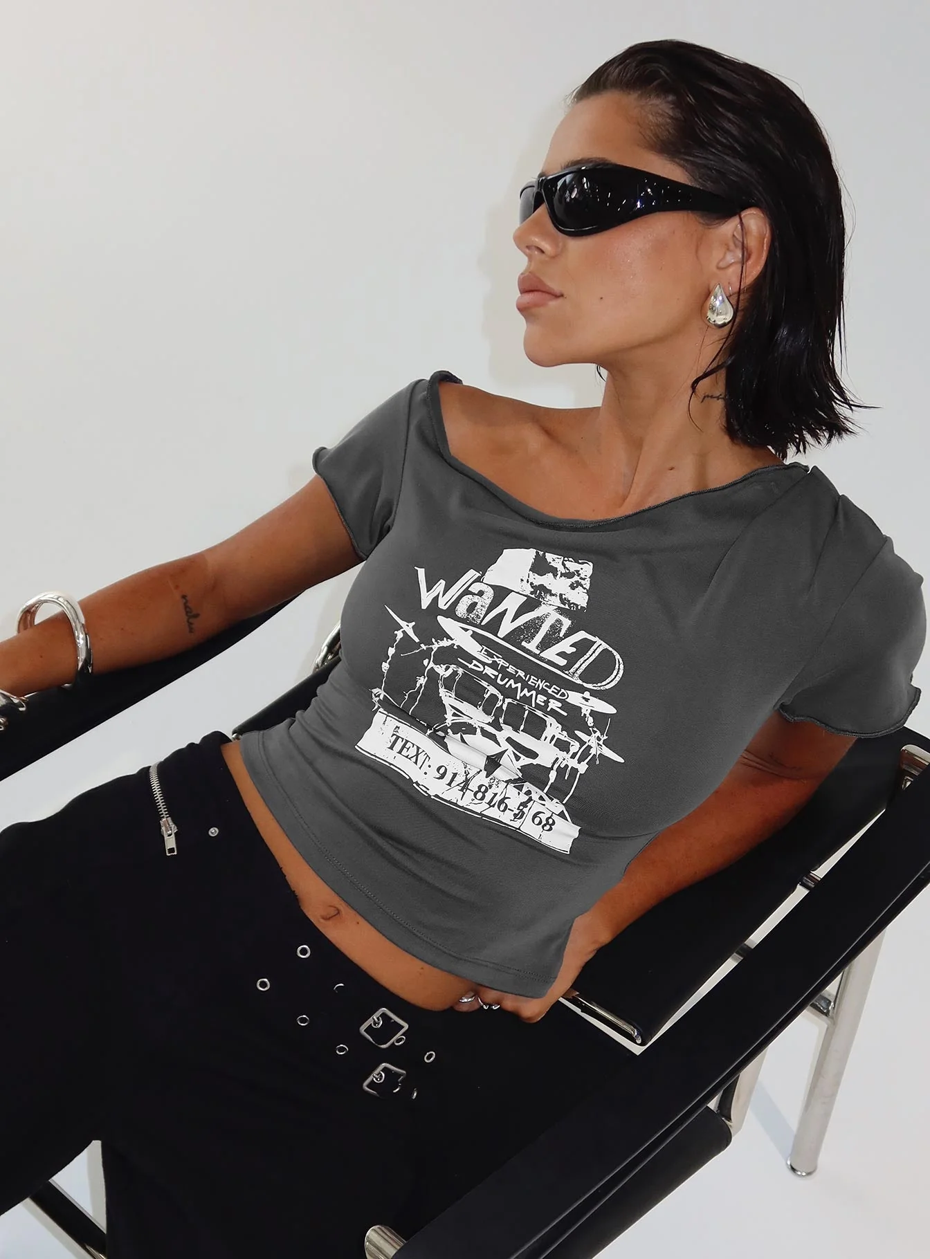 Star Wanted Asymmetrical Tee Grey - Image 10