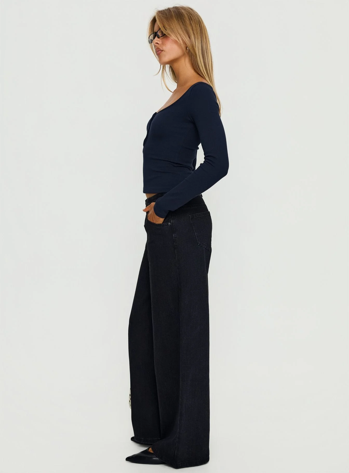 Supercut Low Rise Baggy Pleat Jeans Washed Black - Image 3