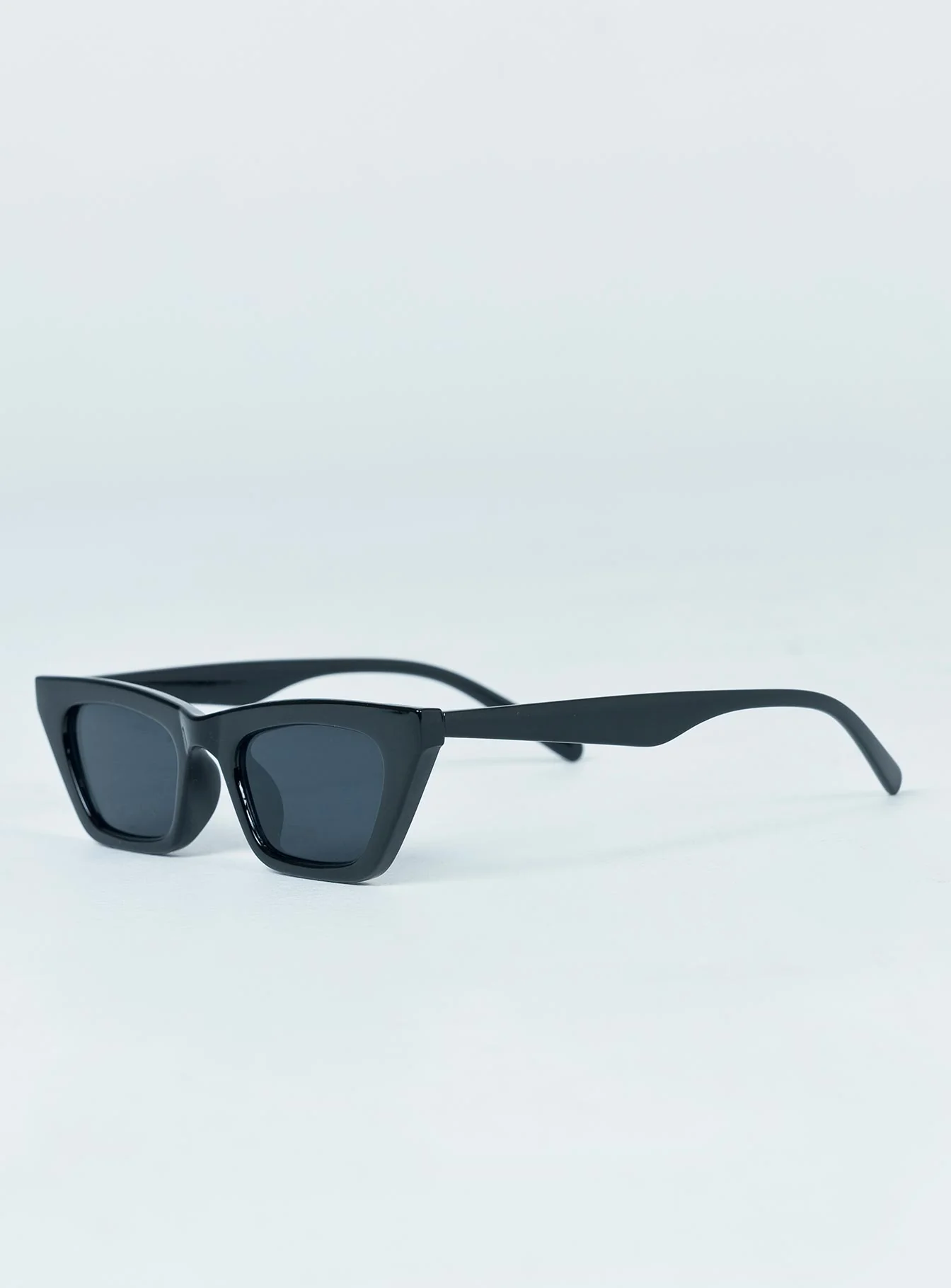 The Octavia Sunglasses Black - Image 3