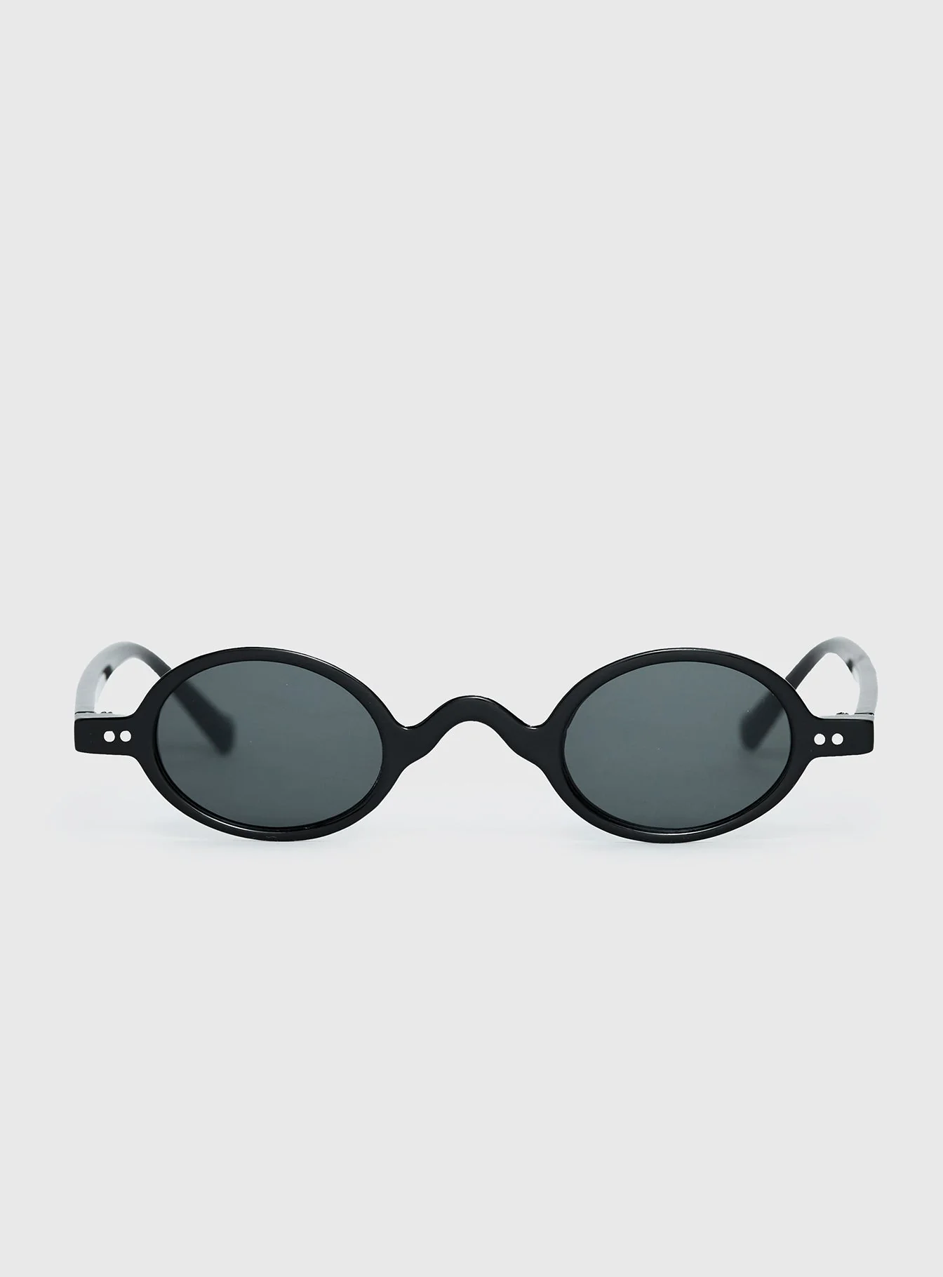 The Temptation Oval Sunglasses Black - Image 2