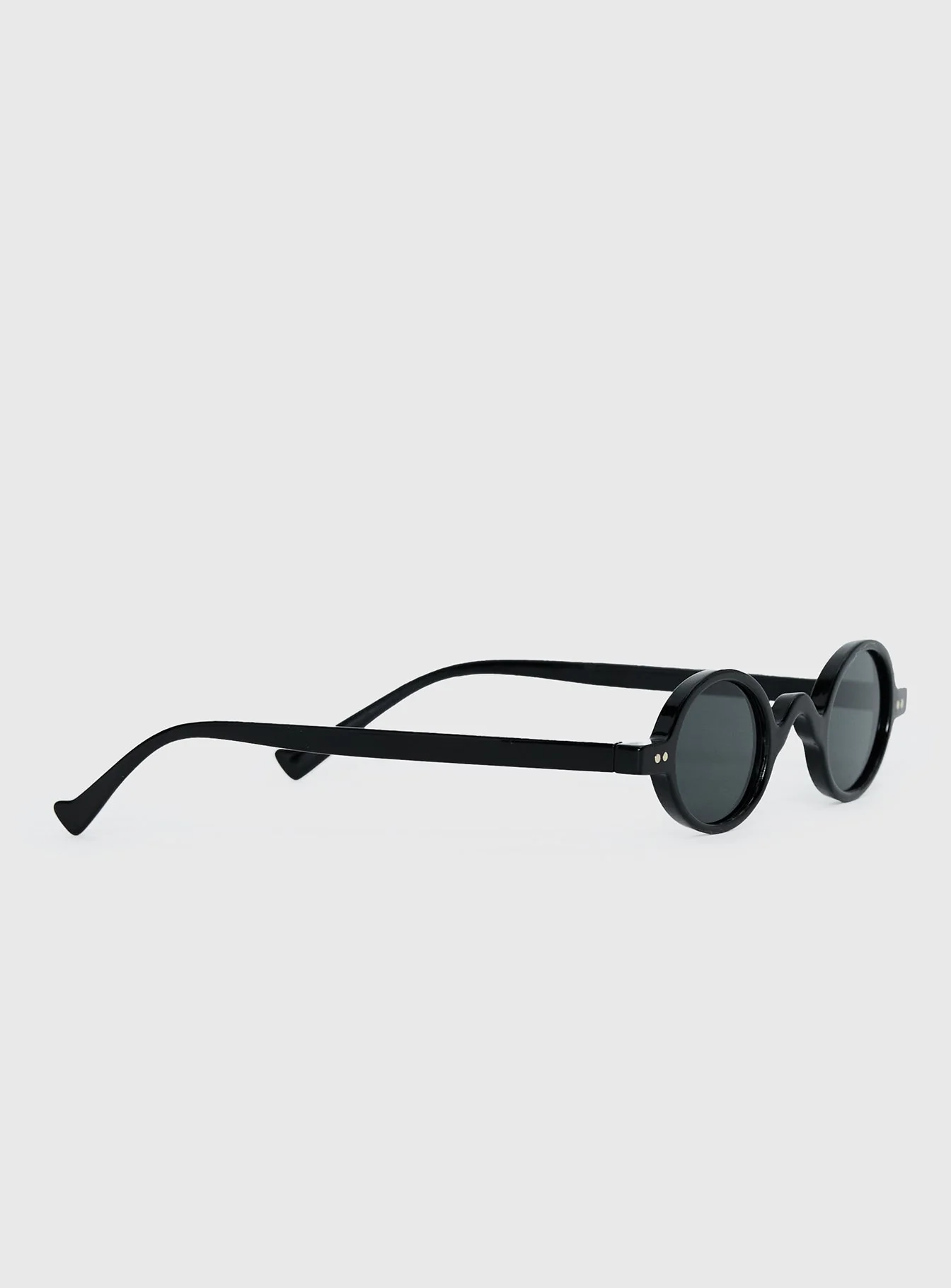 The Temptation Oval Sunglasses Black - Image 3