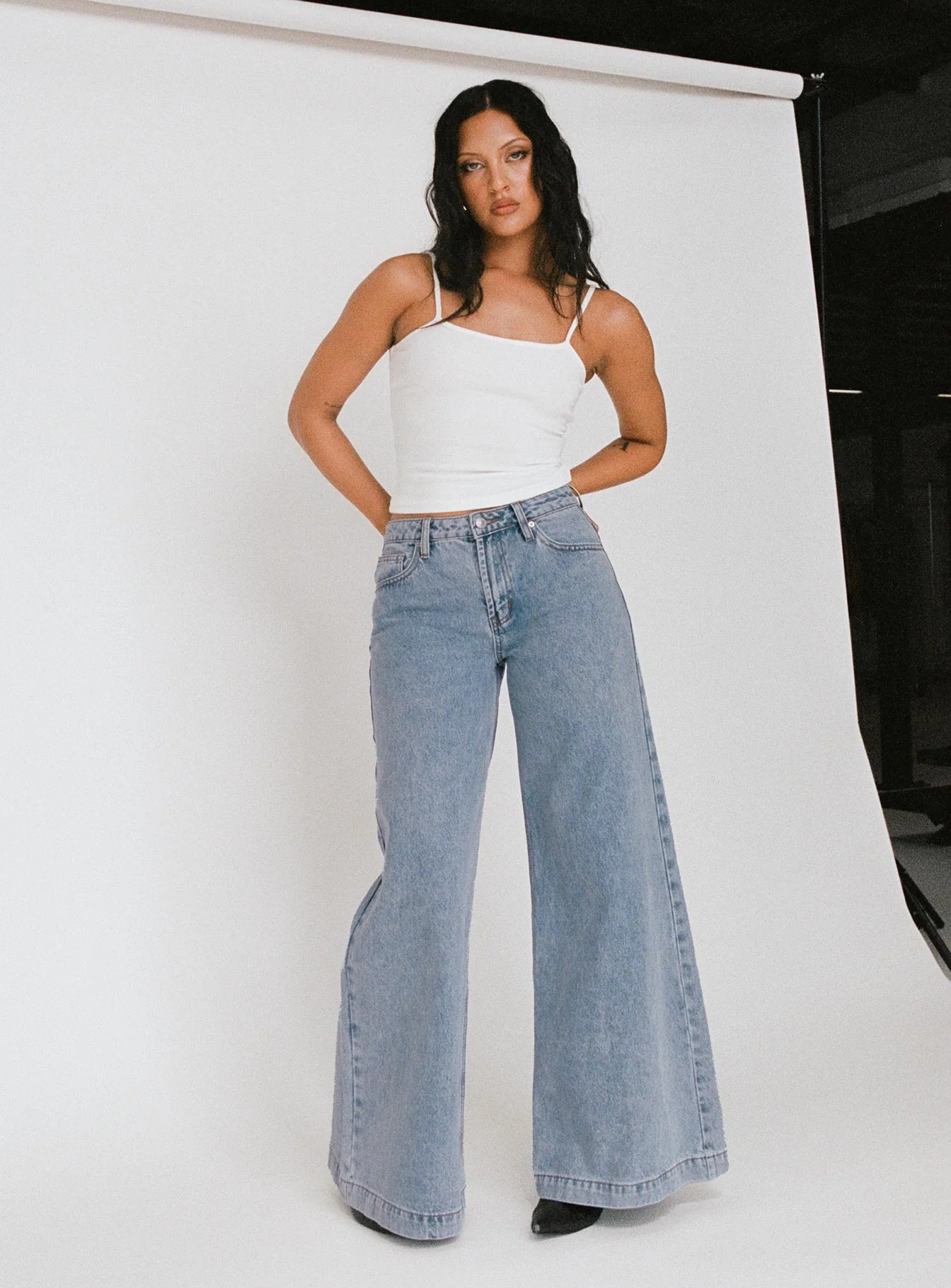 Toby Low Rise Baggy Jeans Light Wash - Image 8