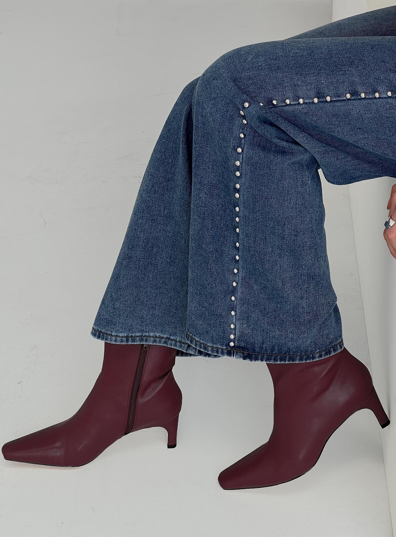 Velvette Boots Burgundy - Image 5
