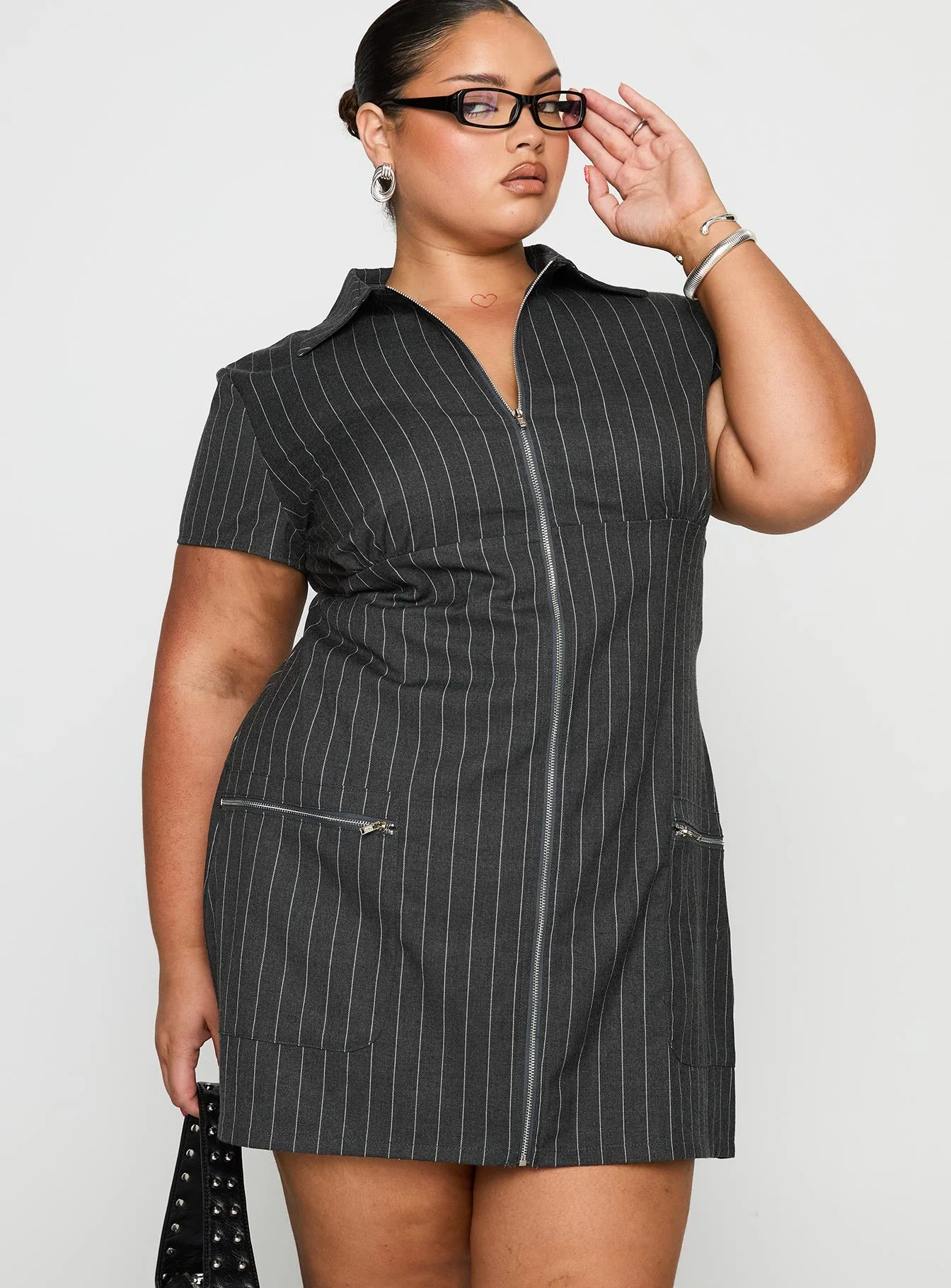 Wynona Mini Dress White / Grey Pinstripe Curve - Image 2