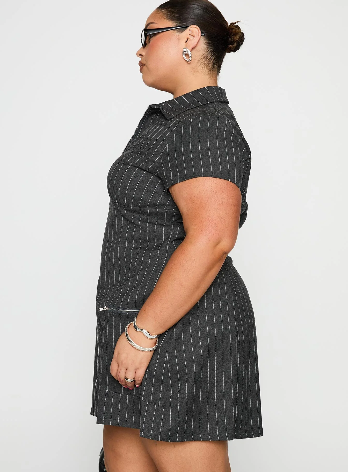 Wynona Mini Dress White / Grey Pinstripe Curve - Image 4