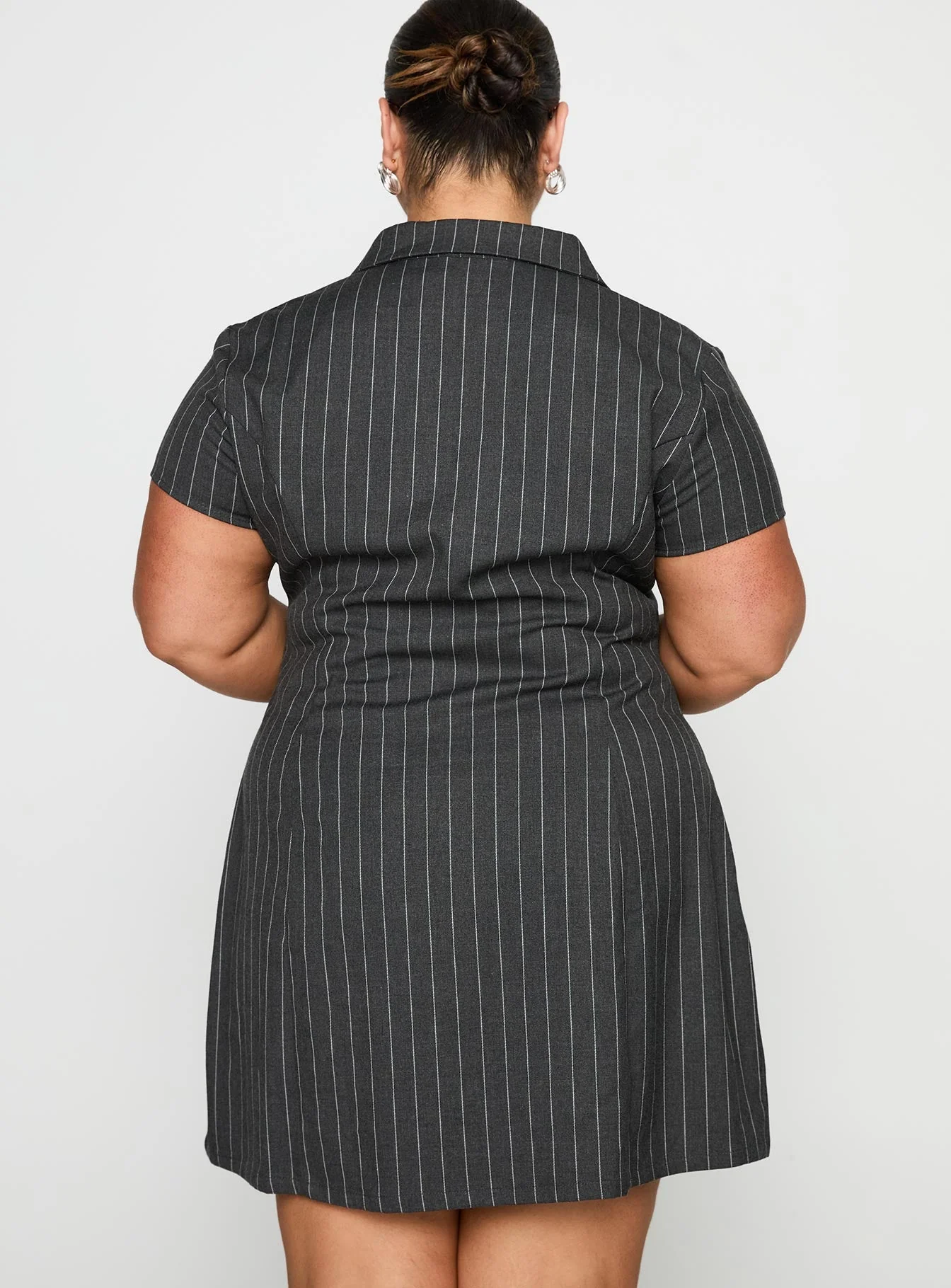 Wynona Mini Dress White / Grey Pinstripe Curve - Image 5