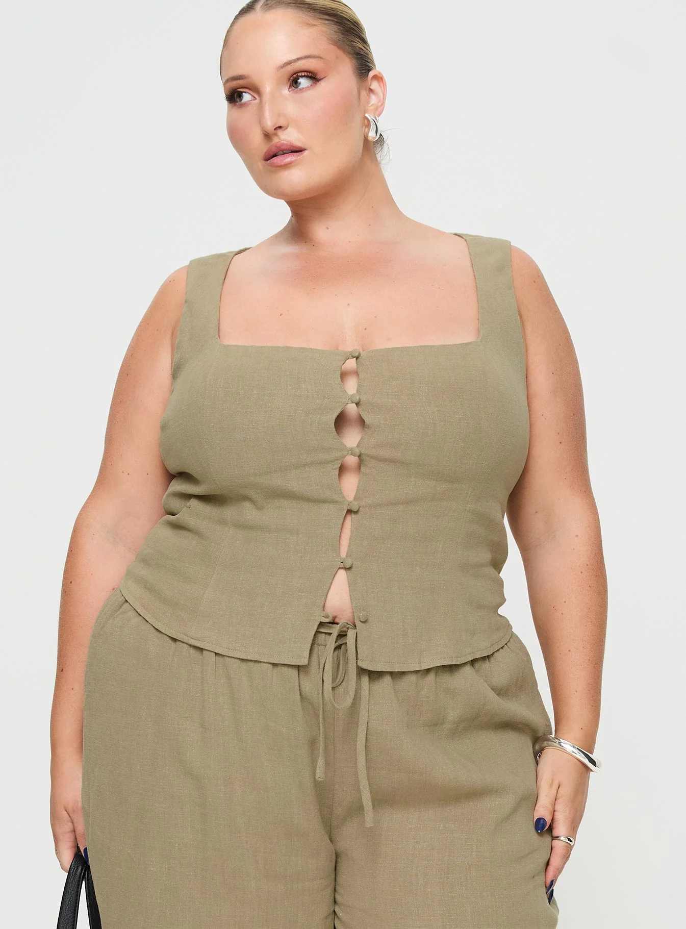 Zenda Linen Blend Top Olive Curve - Image 2